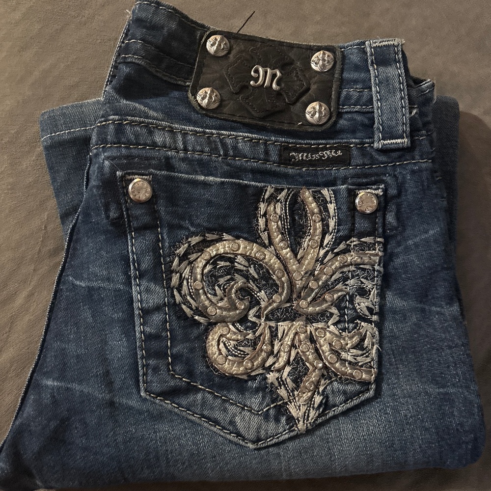 Miss Me Bootcut Jeans with Embroidered Fleur-de-Lis Pocket  Size: 27